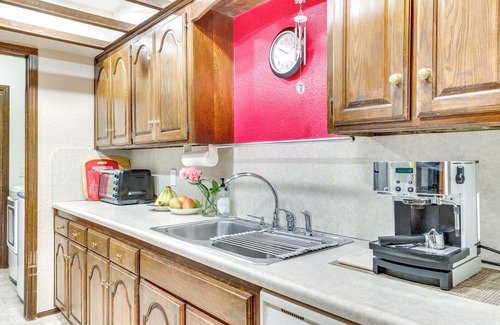 Edmond House | Edmond Townhome w/Pool Access Near Arcadia Lake!