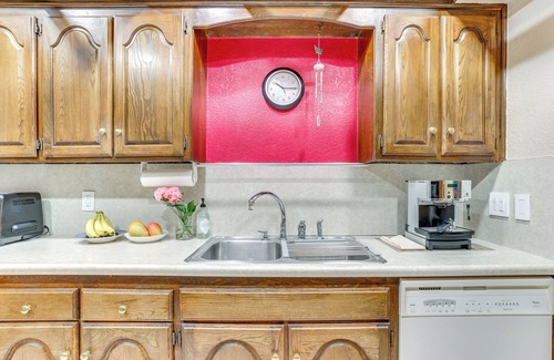 Edmond House | Edmond Townhome w/Pool Access Near Arcadia Lake!