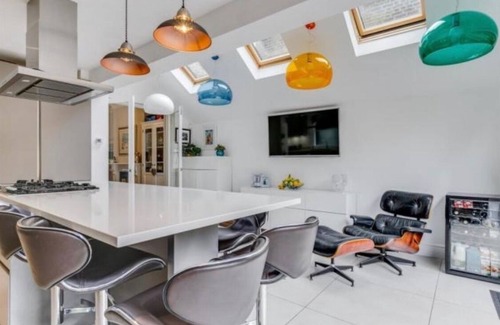 Turnham Green House | Edwardian House close to River Thames and Kew Gardens
