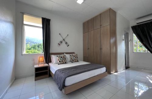 Batu Ferringhi Apartment | EE's Beach House - Homestay 3 min walk to beach