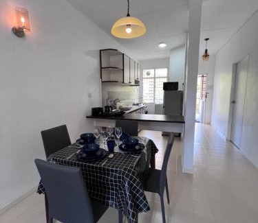 Batu Ferringhi Apartment | EE's Beach House - Homestay 3 min walk to beach