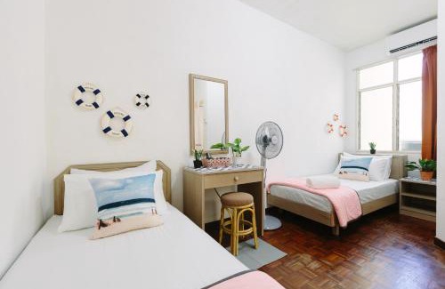 Batu Ferringhi Apartment | EE's Seaside House - Homestay 3 min walk to beach