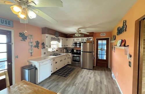 Deep Hole House | Eel Creek Escape - Water Front - Water Access - Screened Porch NO LINENS
