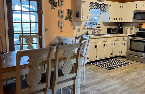 Deep Hole House | Eel Creek Escape - Water Front - Water Access - Screened Porch NO LINENS