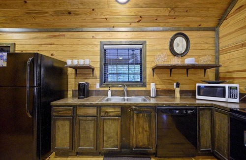Broken Bow Cabin | efficiency 1 king couples cabins + pets allowed