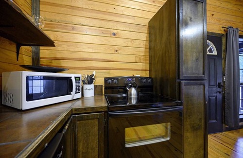 Broken Bow Cabin | efficiency 1 king couples cabins + pets allowed