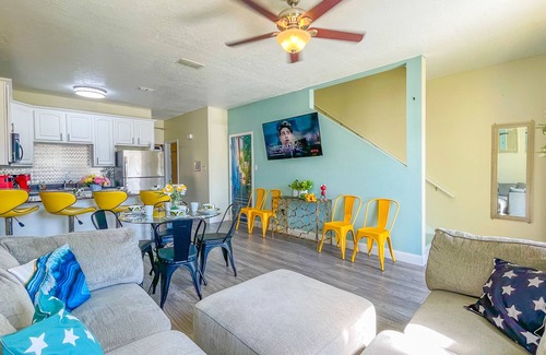Gulfport House | Egg Swings, Yellow Beach, Sleep 8, Next to Pool