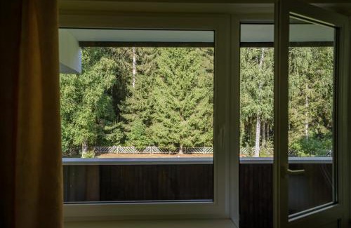Juodkrante Hotel | Egliu Slenis