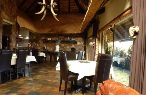 Marken Cabin | Ehlathini Game Lodge