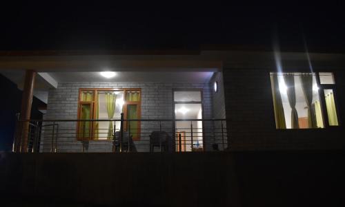 Manali House | Ehsaas - Cafe & Boutique Stay by Ostellomanali