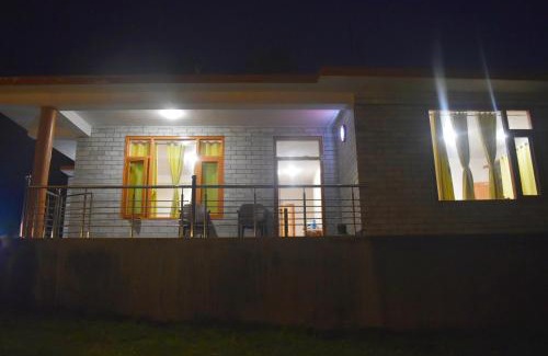 Manali House | Ehsaas - Cafe & Boutique Stay by Ostellomanali