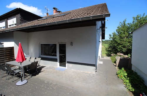 Immerath Apartment | EifelNatur 8, large family apartment with terrace and barbecue, pets welcome