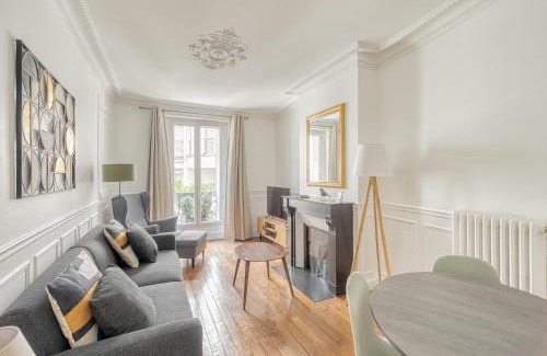 Passy Apartment | Eiffel tower 10 minutes 1BR Renovated