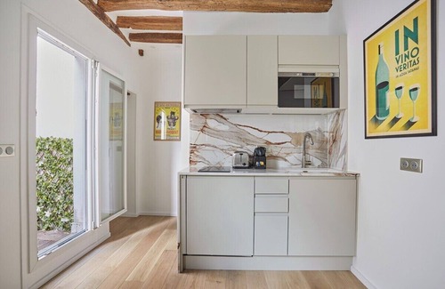 7th Arrondissement Apartment | Eiffel Tower Apartment/Invalide