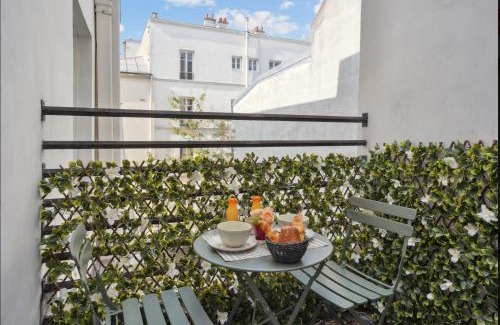 7th Arrondissement Apartment | Eiffel Tower Apartment/Invalide by Studioprestige