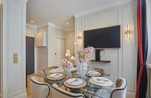 7th Arrondissement Apartment | Eiffel Tower Apartment Invalides