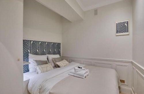 7th Arrondissement Apartment | Eiffel Tower Apartment Invalides