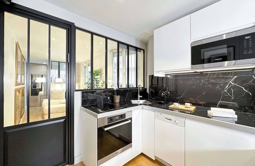 Quartier du Gros-Caillou Apartment | Eiffel Tower: Parisian appartment for 4