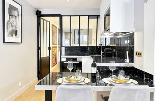 Quartier du Gros-Caillou Apartment | Eiffel Tower: Parisian appartment for 4