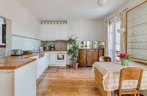 Montmartre Apartment | Eiffel-Tower-View Romantic Duplex