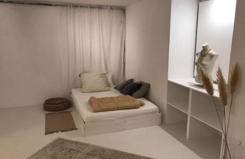 Hasenbergl-Lerchenau Ost Apartment | Eigene Souterrain Keller Wohnung nähe Oktoberfest