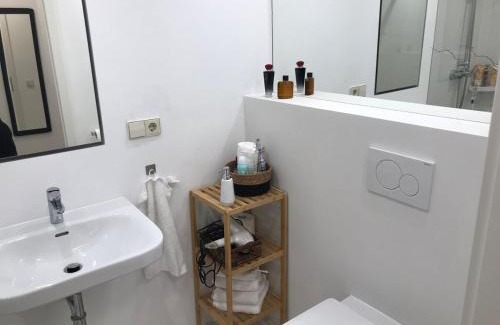 Hasenbergl-Lerchenau Ost Apartment | Eigene Souterrain Keller Wohnung nähe Oktoberfest