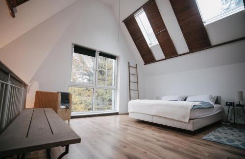 Sudstadt House | Eigenes Maisonettehaus in idyllischer Lage mit Balkon, Nahe Messe, 24h Self-Check In, Gratis parken