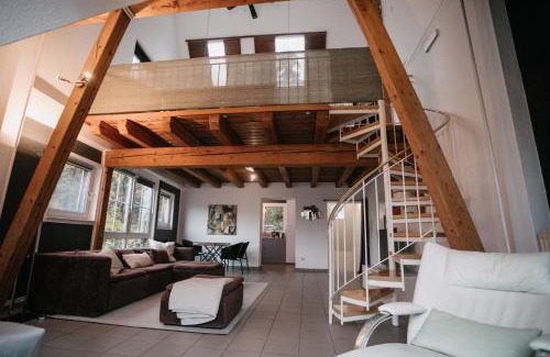 Sudstadt House | Eigenes Maisonettehaus in idyllischer Lage mit Balkon, Nahe Messe, 24h Self-Check In, Gratis parken