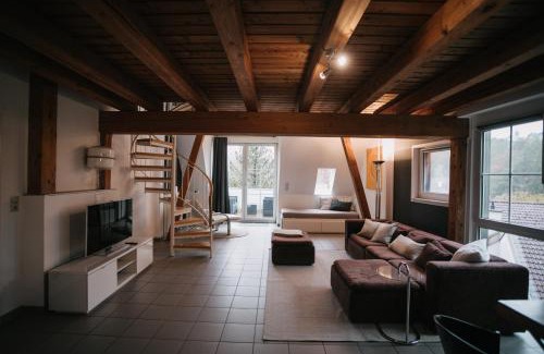Sudstadt House | Eigenes Maisonettehaus in idyllischer Lage mit Balkon, Nahe Messe, 24h Self-Check In, Gratis parken