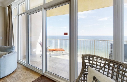Gulf Shores Condo | Eighth-floor beachfront condo with Gulf view, balcony, pools, hot tubs, & gym
