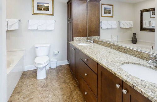 Gulf Shores Condo | Eighth-floor beachfront condo with Gulf view, balcony, pools, hot tubs, & gym