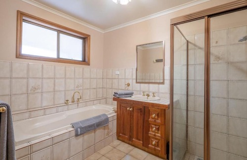 Eildon Hotel | Eildon Motel Main house