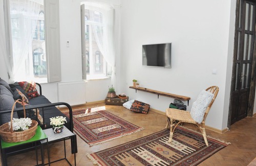 Avlabari House | Ein's home apartment