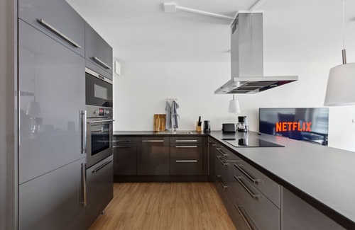 Suedwest Condo | Eindrucksvolle Zwei-zimmer-wohnung mit Balkon und Großer Küche