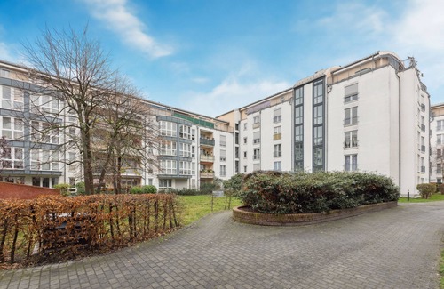 Suedwest Condo | Eindrucksvolle Zwei-zimmer-wohnung mit Balkon und Großer Küche