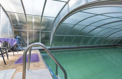 Beerheide House | Einladende Ferienwohnung mit Außenpool, cleaning included