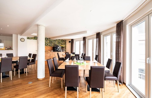 Ehingen Apartment | Einzelzimmer mit Flatscreen und WLAN