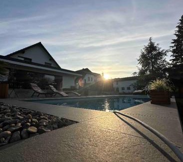 Bad Salzungen House | Einzigartiges Haus mit Pool großem Garten und Kamin