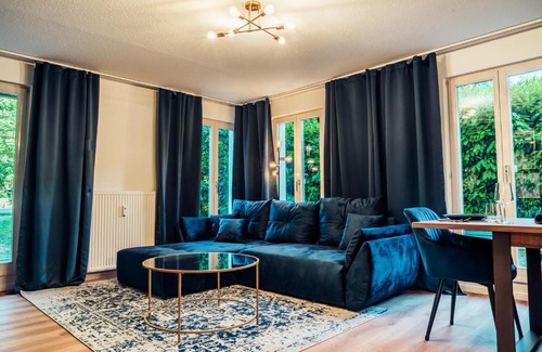 Steinbach Apartment | Einzigartiges Wohnen mit direktem Zugang zum Bürgerpark