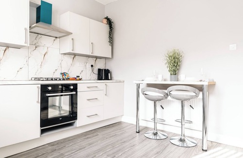 Belle Vue House | Eithad Co-op Live Old Trafford Free Parki… - 17180