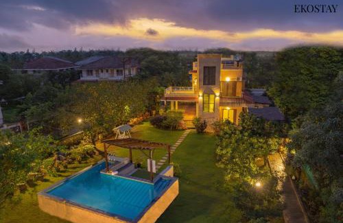 Kune Village Villa | Ekostay Gold - Olive Crest Villa - Spacious Lawn