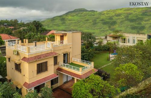 Kune Village Villa | Ekostay Gold - Olive Crest Villa - Spacious Lawn