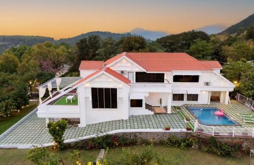 Kune Village Villa | EKOSTAY Luxe - Casa Noah - Paddle Court & Sunset Point