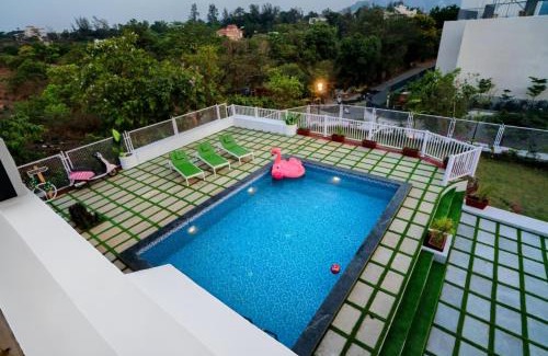 Kune Village Villa | EKOSTAY Luxe - Casa Noah - Paddle Court & Sunset Point