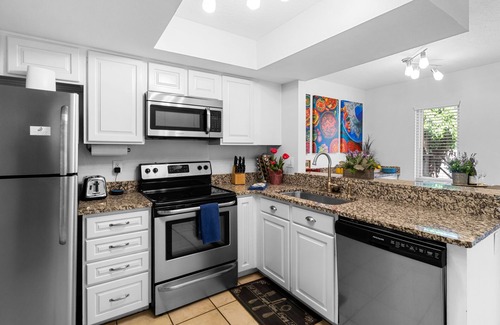 Northeast Heights House | El Altos - An Irvie Home with Summer Pool