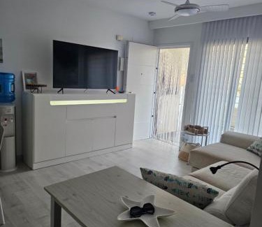 Pueblo Latino Apartment | El ancla de playa elisa