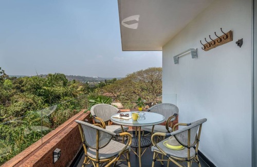 Nerul Apartment | El Arbol by Hireavilla-2br w Rooftop Pool in Nerul