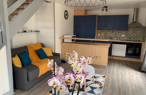 Dieppe Apartment | El arco iris between beach and port