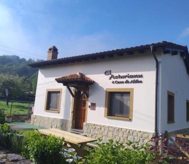 Intriago House | El Asturianu