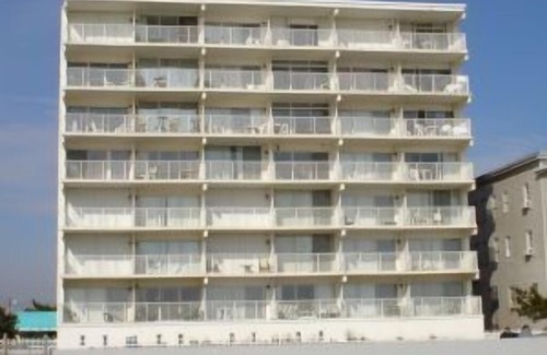 Ocean City Apartment | El Capitan, Ocean City, MD, USA 4th street ocean front unit 406